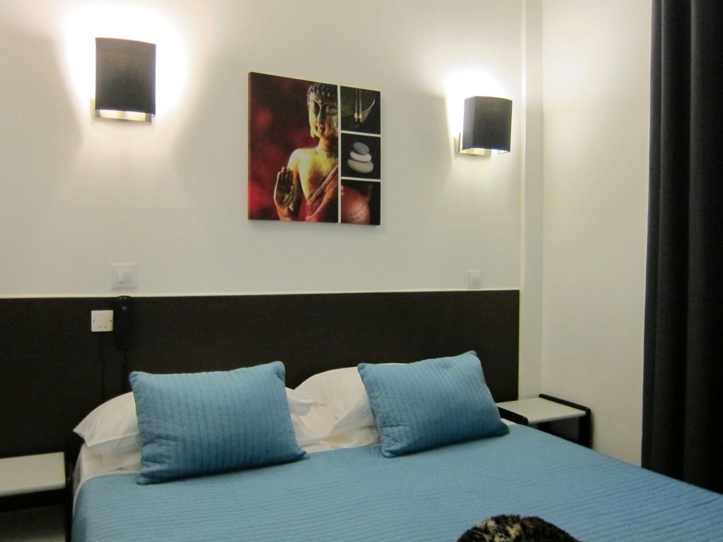 Фото Brit Hotel Colbert Juan les Pins