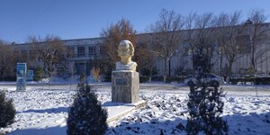 Museum (Navoi Region, Zarafshan, 2-kichik tuman), museum