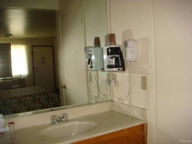 Фото Economy Inn Motel Sylmar