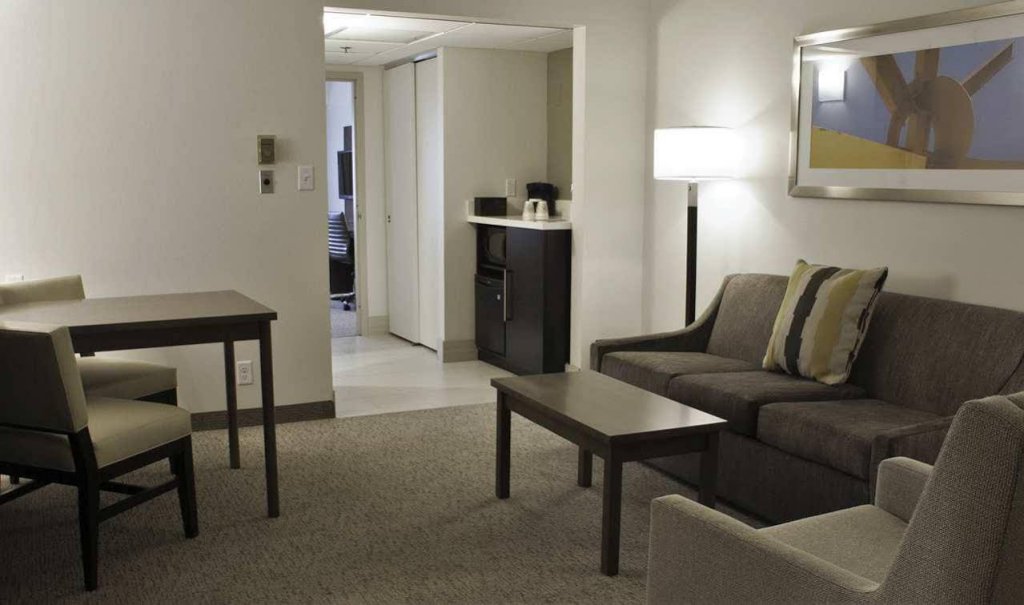 Фото Embassy Suites by Hilton Milwaukee Brookfield