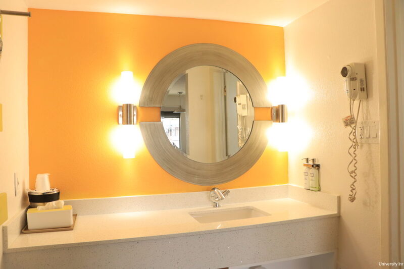 Фото University Inn