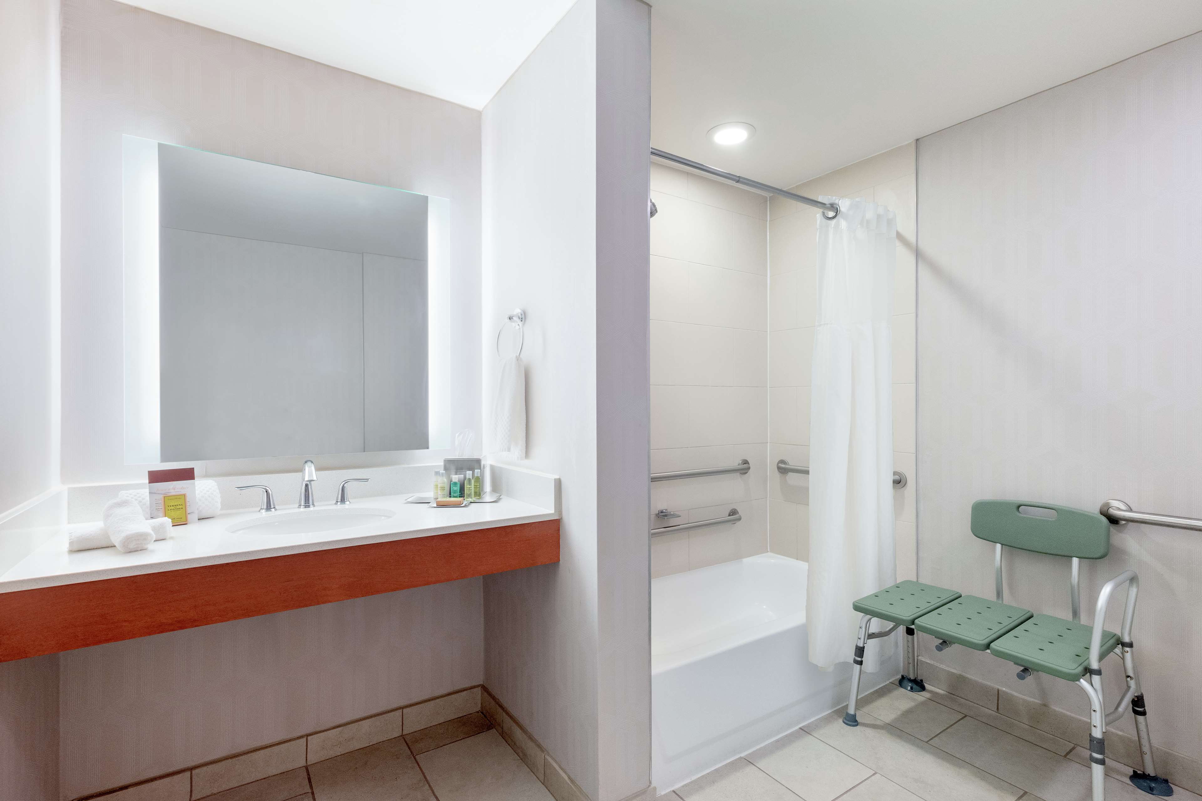 Фото DoubleTree by Hilton Atlanta Airport