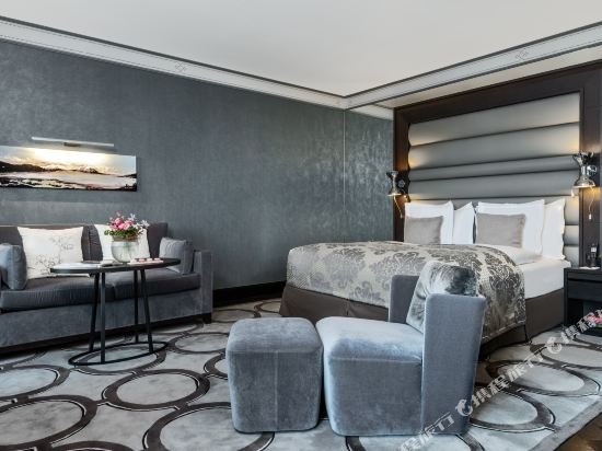 Фото Royal Savoy Hotel & SPA Lausanne