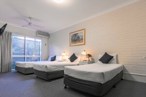Гостиница Benson Court Motel