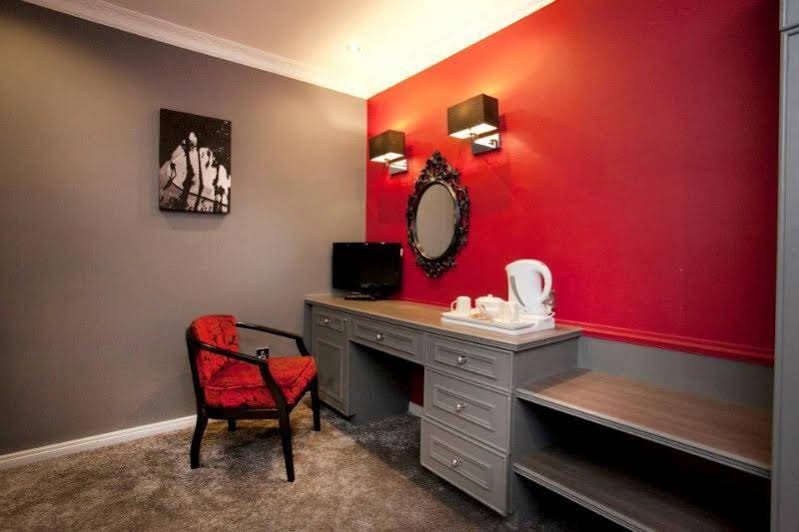 Фото St James Hotel, Bw Premier Collection