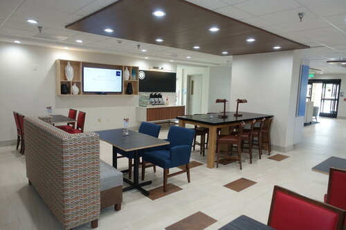 Гостиница Holiday Inn Express & Suites Brentwood, an Ihg Hotel в Антиоке