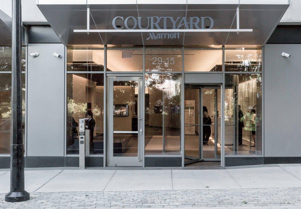 Фото Courtyard Long Island City/New York Manhattan View