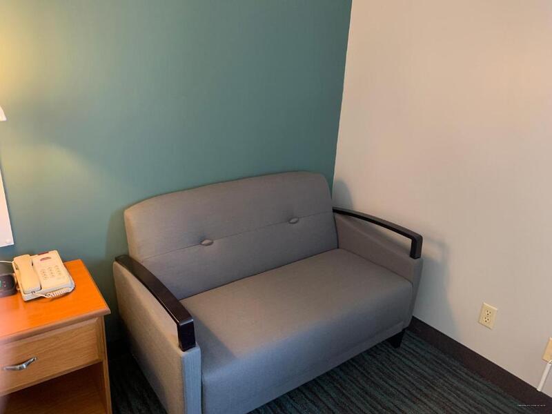 Фото Countryside Inn & Suites