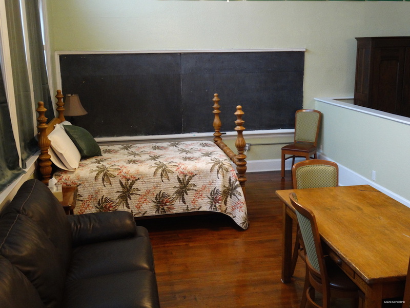 Фото Davie School Inn