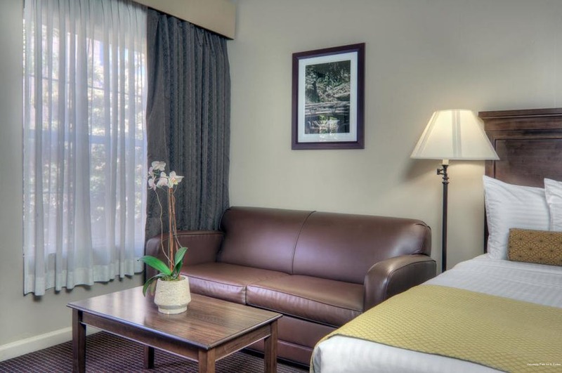 Фото University Park Inn & Suites