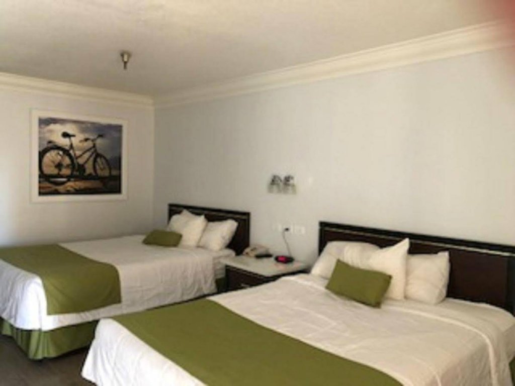 Фото Days Inn by Wyndham Near City Of Hope