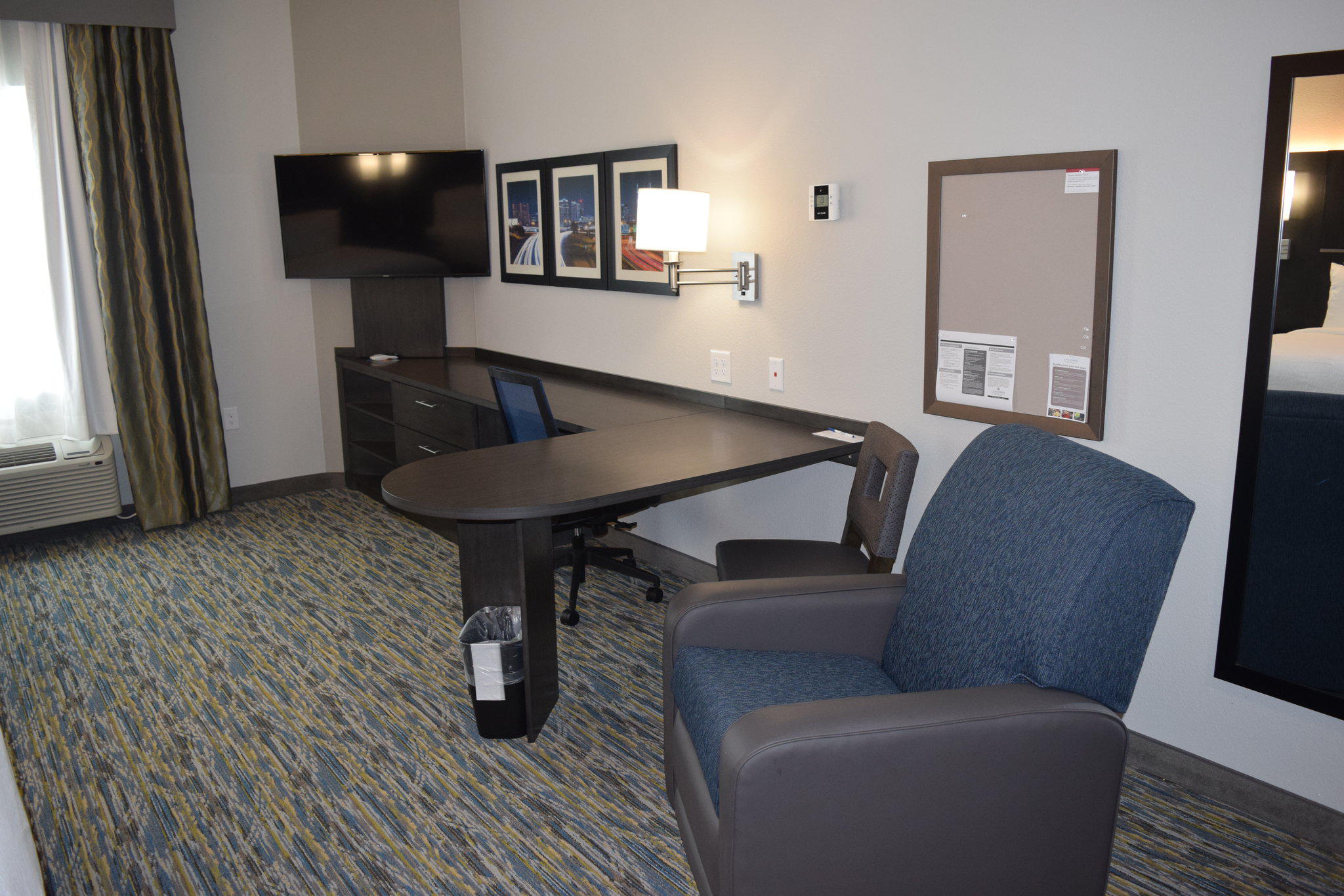 Фото Candlewood Suites Nashville - Metro Center, an Ihg Hotel
