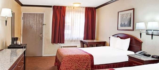 Фото Ramada by Wyndham Pasadena