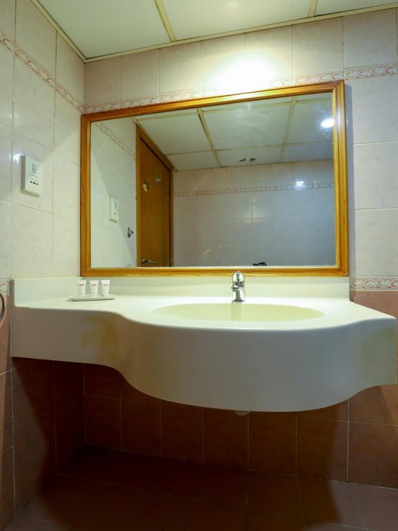 Фото Oyo 328 City Plaza Hotel