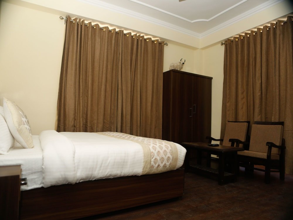 Фото Oyo 11490 Hotel Royal Hill