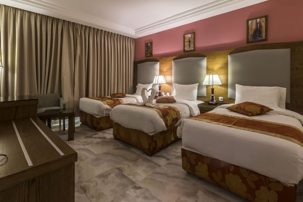 Фото Petra Moon Hotel