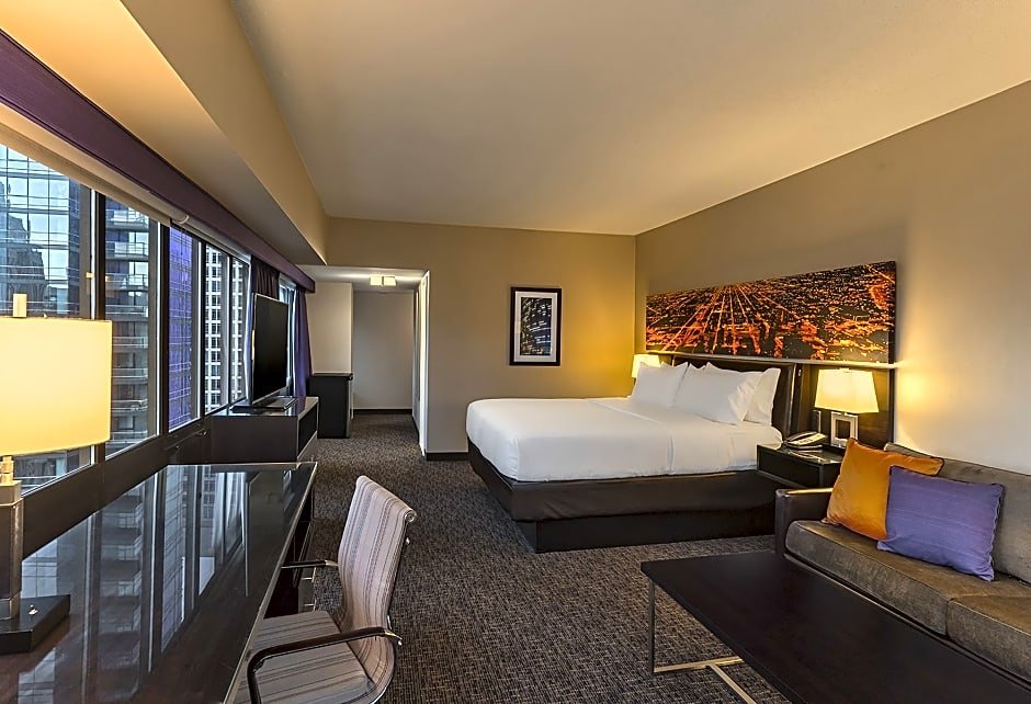 Фото Holiday Inn Chicago Dwtn Wolf Point, an Ihg Hotel