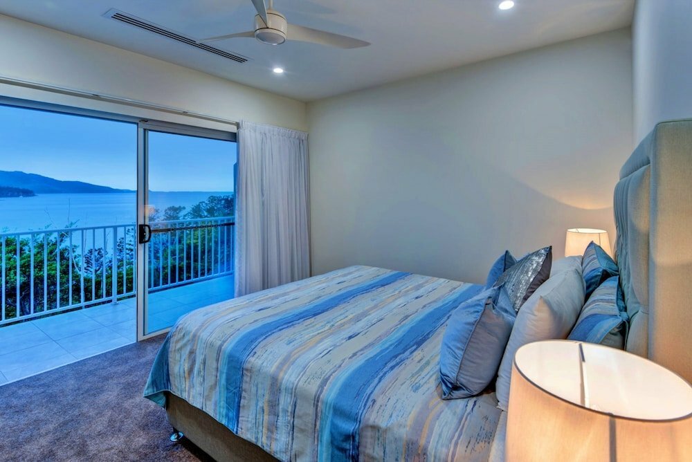 Short-term housing rental La Bella Waters 1 Wide Ocean Views, Queensland, photo