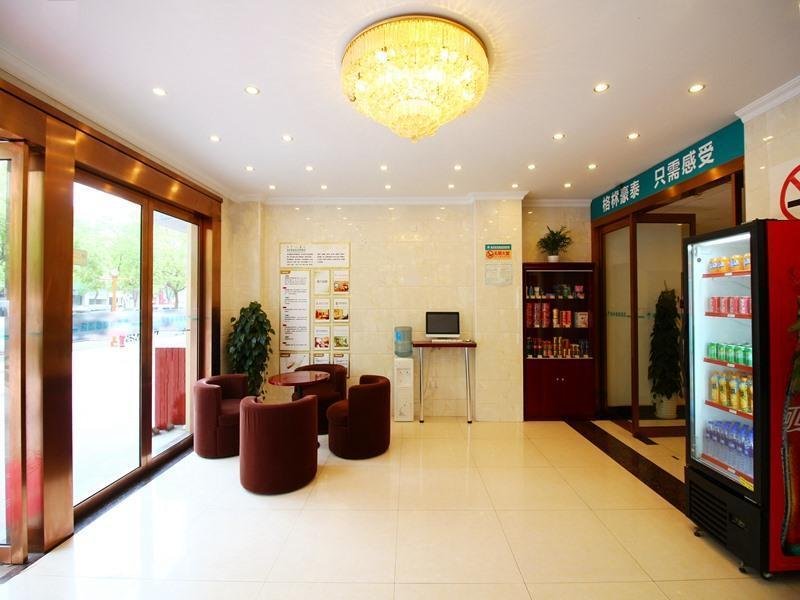 Фото GreenTree Shanghai Pudong Airport Heqing Town Huanqing Middle Road Express Hotel