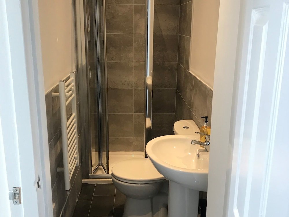 Фото Midway Apartments