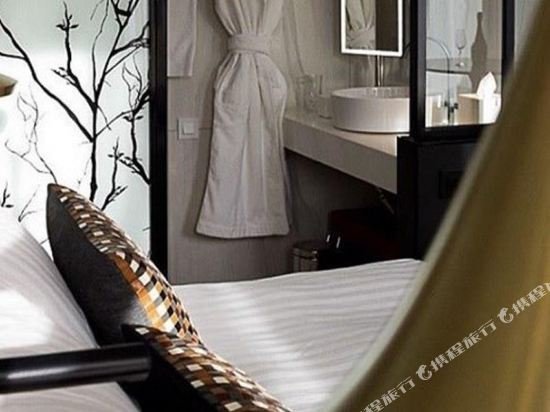 Фото Renaissance Paris Republique Hotel