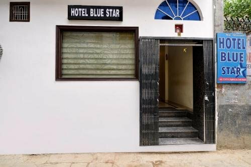 Oyo 11480 Hotel Blue Star