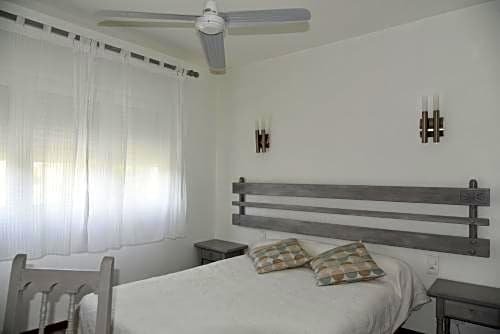 Фото Hôtel Les Mimosas