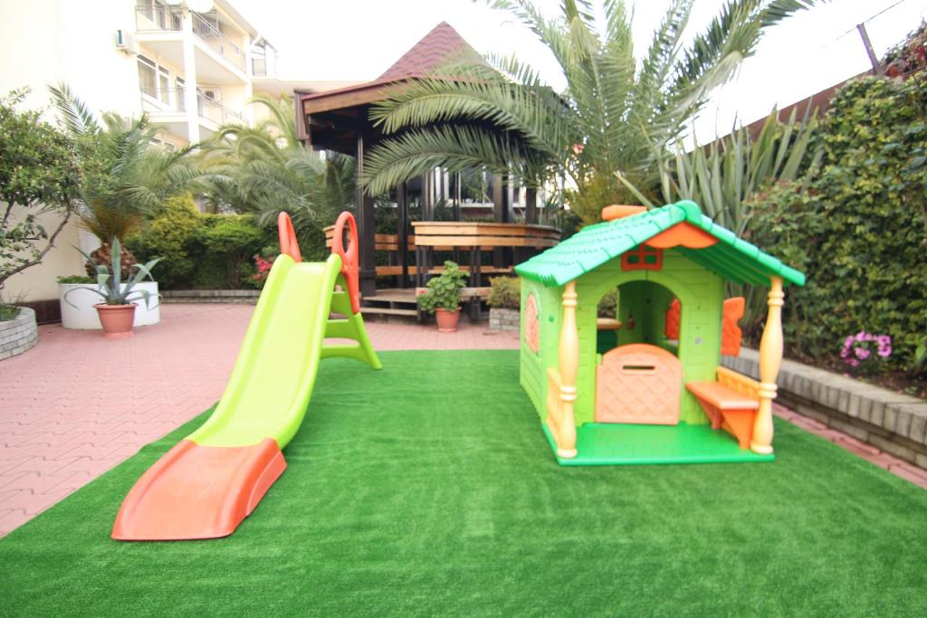 Фото отеля 2