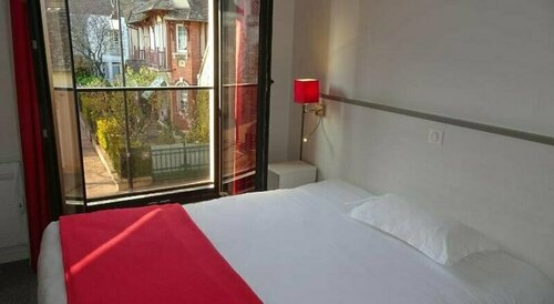 Гостиница Hotel Saint Laurent в Ножан-сюре-Сене