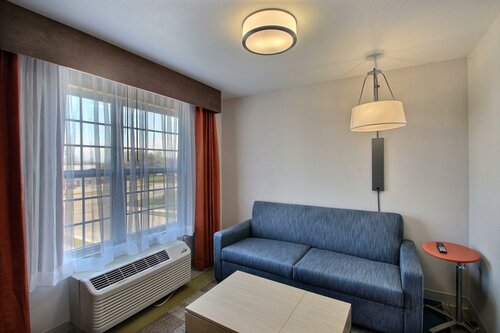 Гостиница Holiday Inn Express Hotel & Suites Milwaukee Airport, an Ihg Hotel в Ок Крике