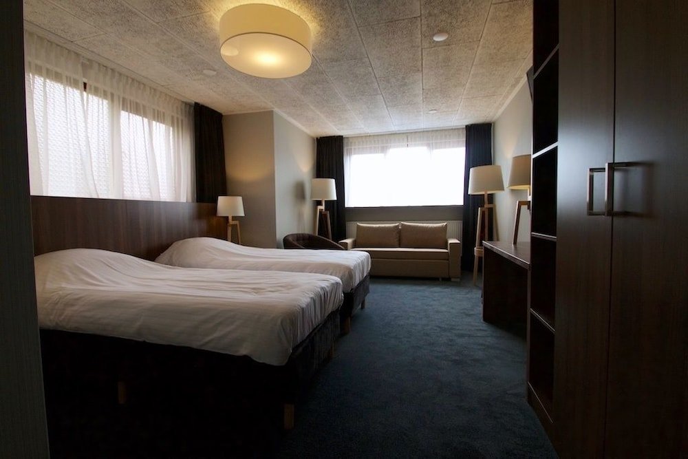 Фото Hotel Restaurant Brasserie De Roode Leeuw