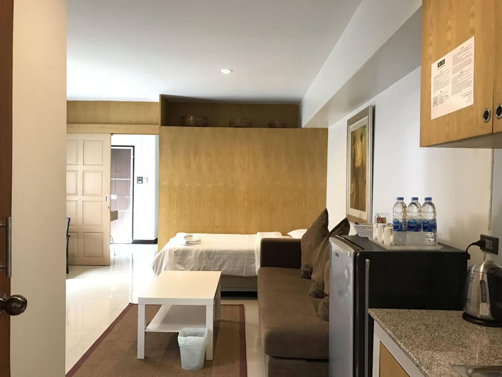 Фото Ratchadamnoen Residence