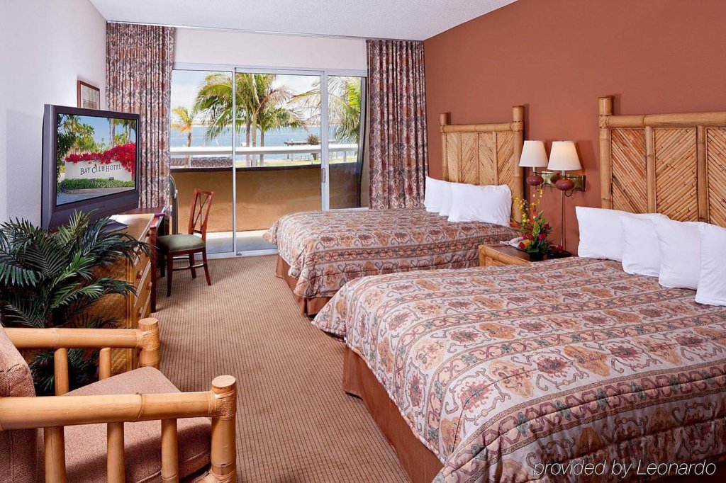 Фото Bay Club Hotel & Marina