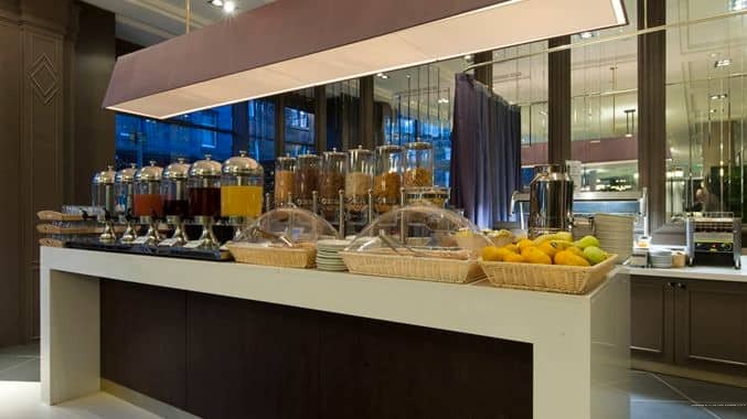 Фото DoubleTree by Hilton Edinburgh City Centre