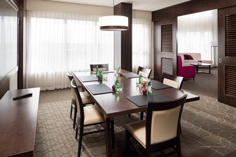 Фото Delta Hotels by Marriott Edmonton South Conference Centre