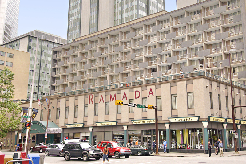 Фото Ramada Plaza by Wyndham Calgary Downtown