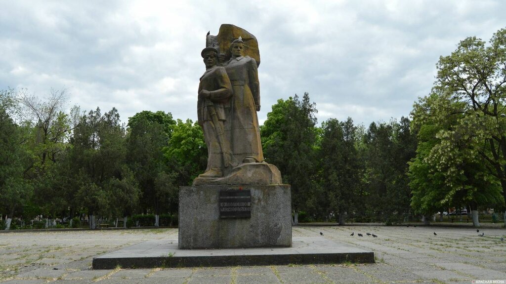 Памятник, мемориал Подтёлков и Кривошлыков, Новочеркасск, фото