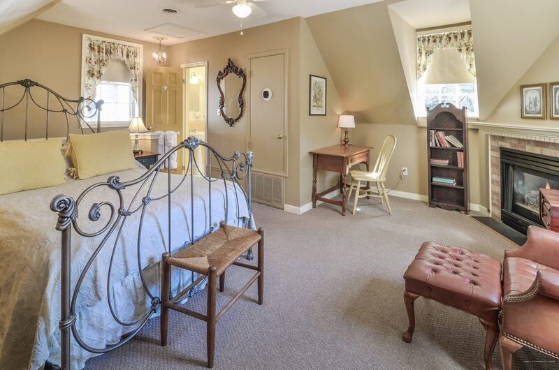 Фото Cedars of Williamsburg Bed & Breakfast