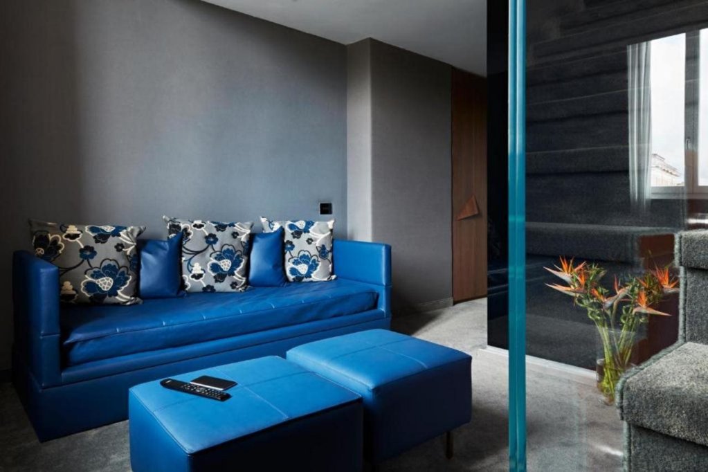 Фото Hotel The Building