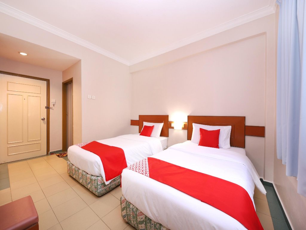 Фото Oyo 764 Hotel Famous Inn