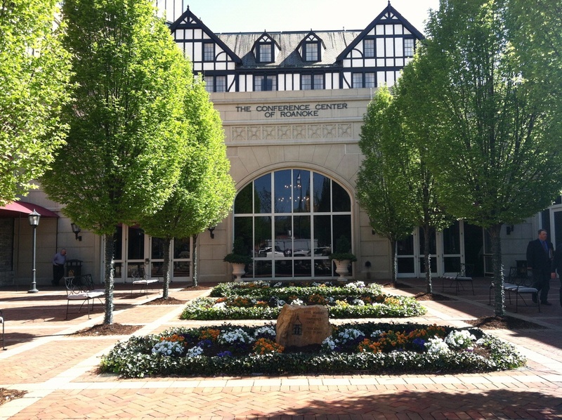 Фото Hotel Roanoke & Conference Ctr, Curio Collection by Hilton
