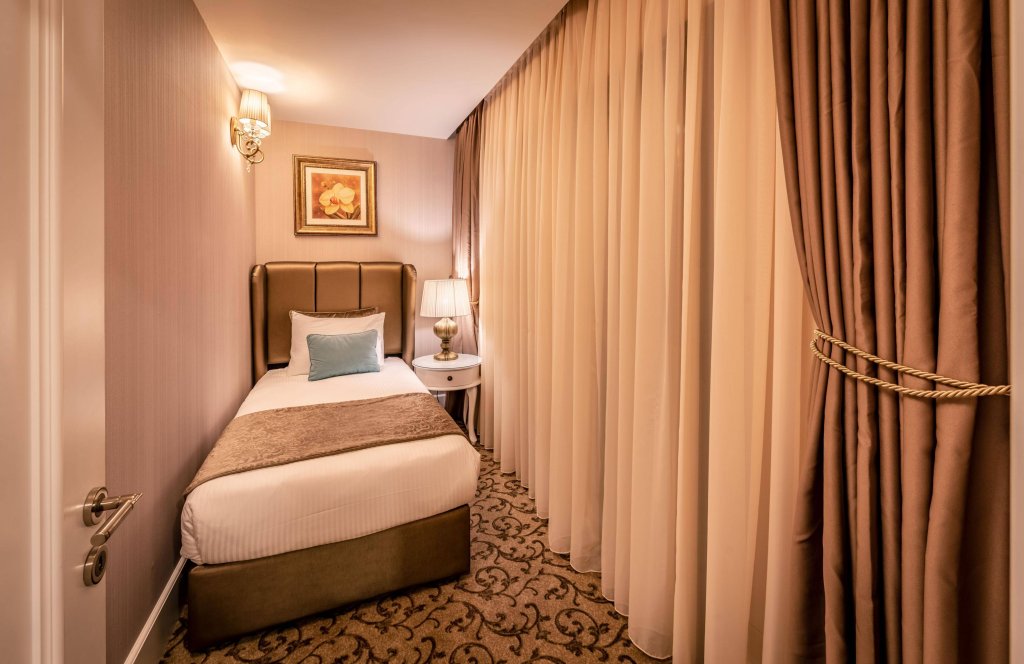 Фото Vuni Palace Hotel