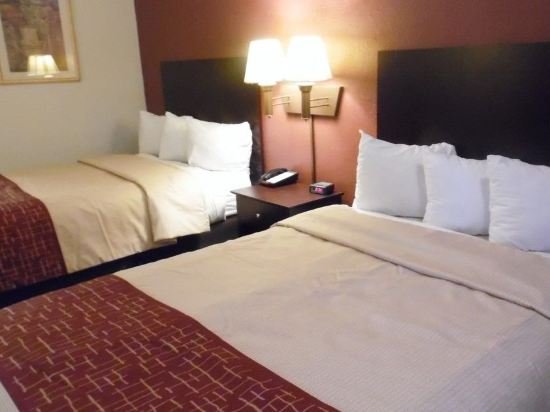 Фото Red Roof Inn & Suites Oklahoma City Southwest