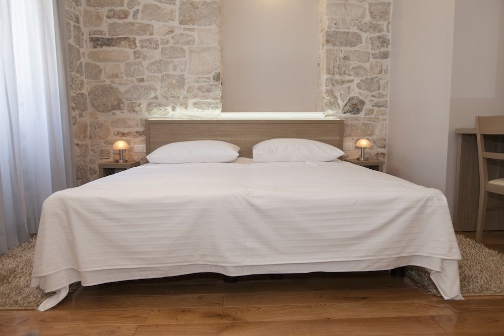 Фото Tifani Luxury Rooms 2