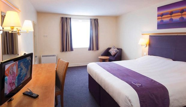 Фото Premier Inn Woking West - A324