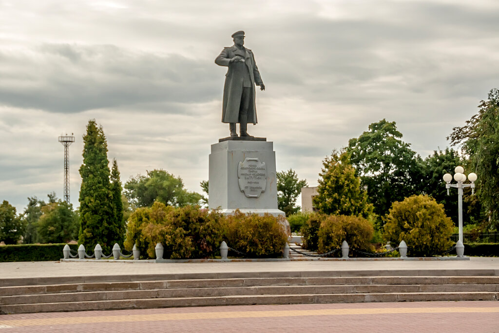 Памятник, мемориал Н.Ф. Ватутин, Старый Оскол, фото