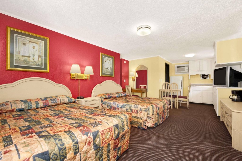 Фото Royal Palace Inn & Suites