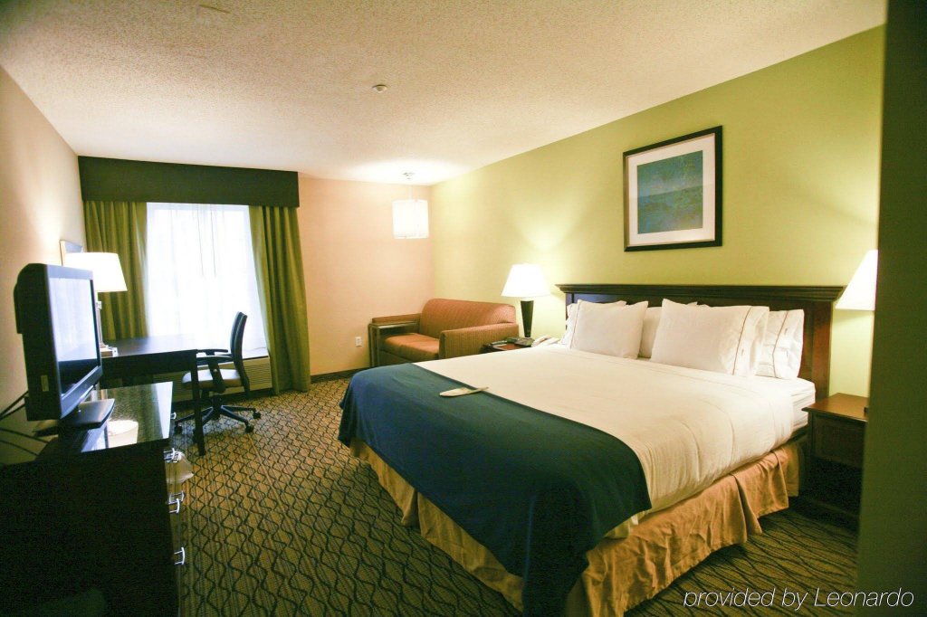 Фото Wingate by Wyndham Roseville/Detroit