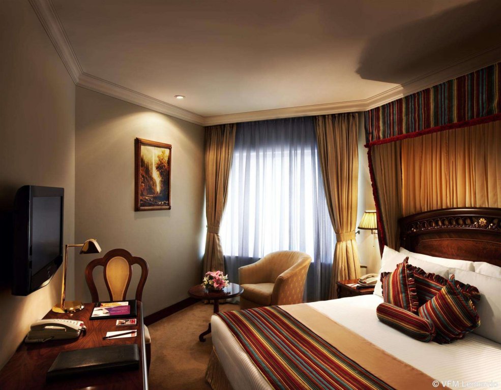 Фото Hotel The Royal Plaza