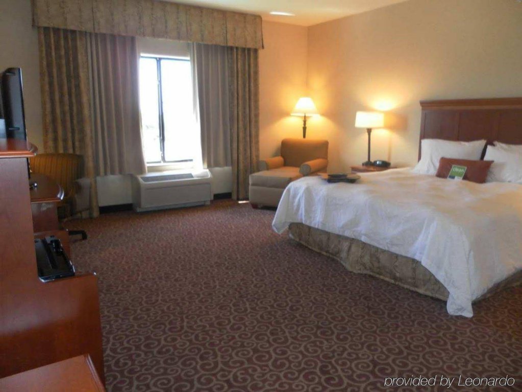 Фото Hampton Inn And Suites Hemet